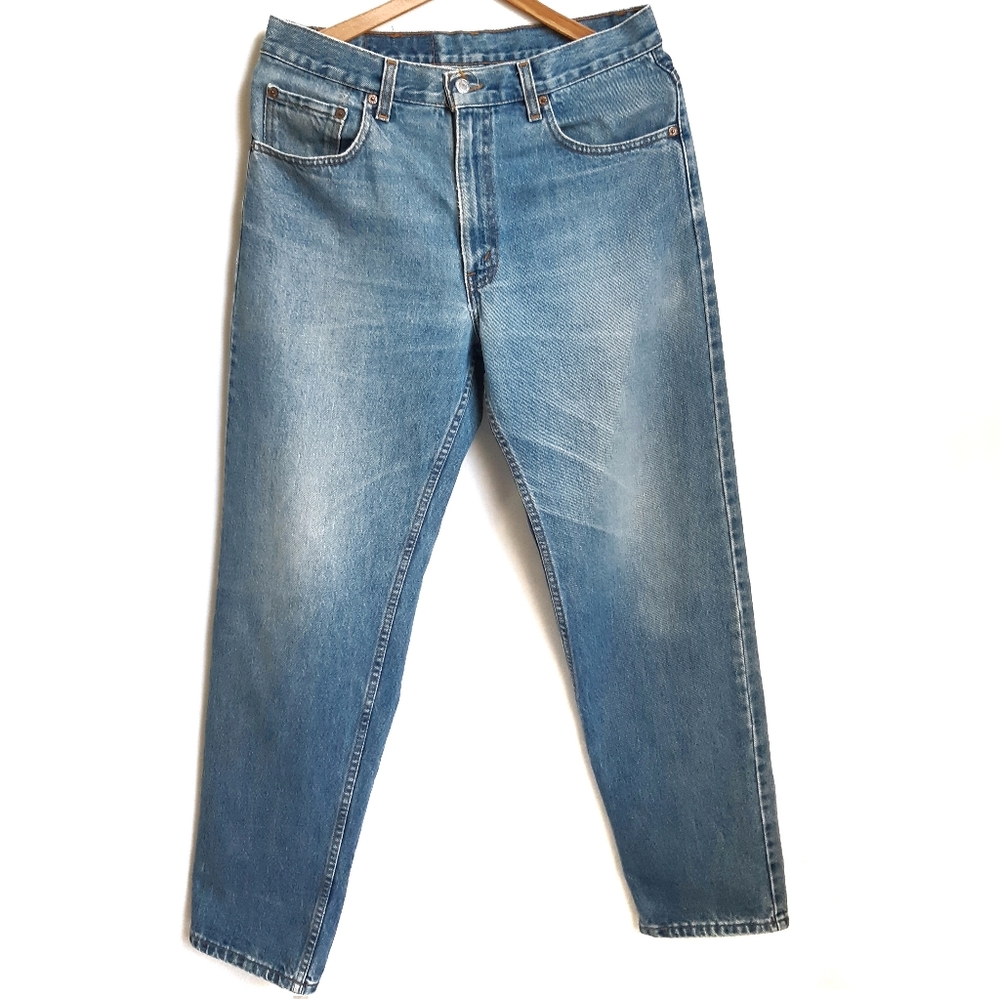 Levi's 550 relaxed fit tapered leg jeans size 32